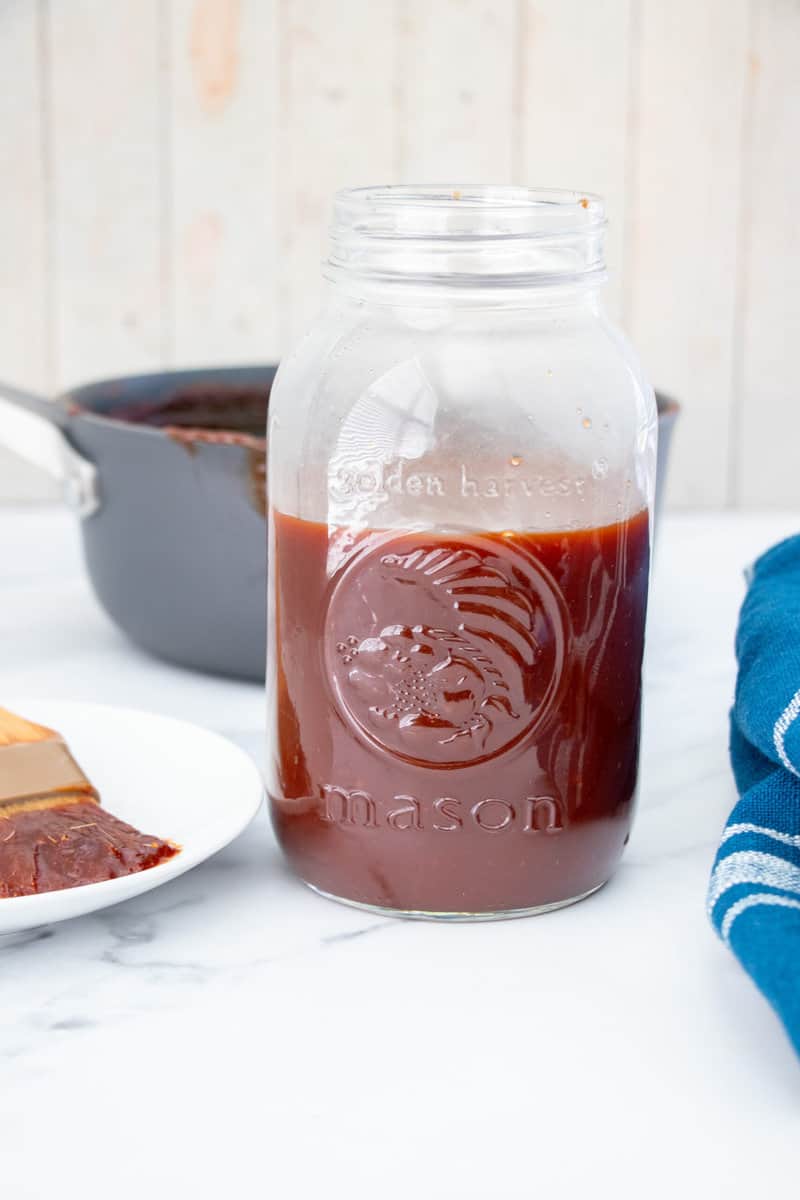 honey bbq sauce in a mason jar