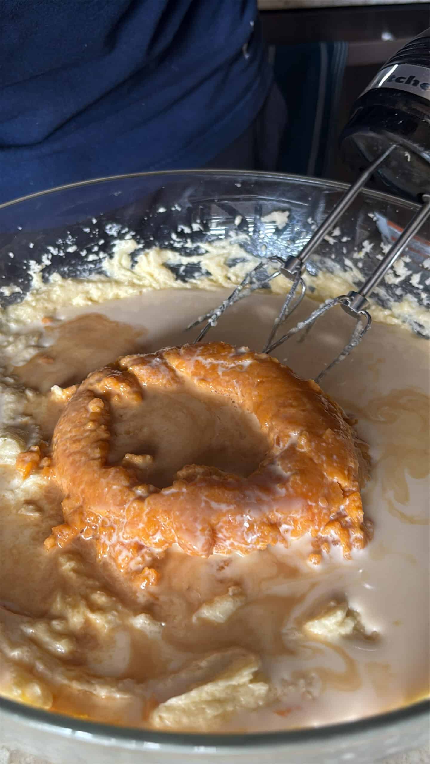Wet ingredients added to dry ingredients for cake.